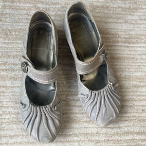 FIDGI Gray Leather Embellished Mary Jane Shoes (8.5)